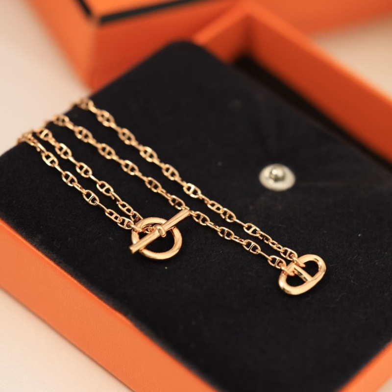 H**me5 necklaces